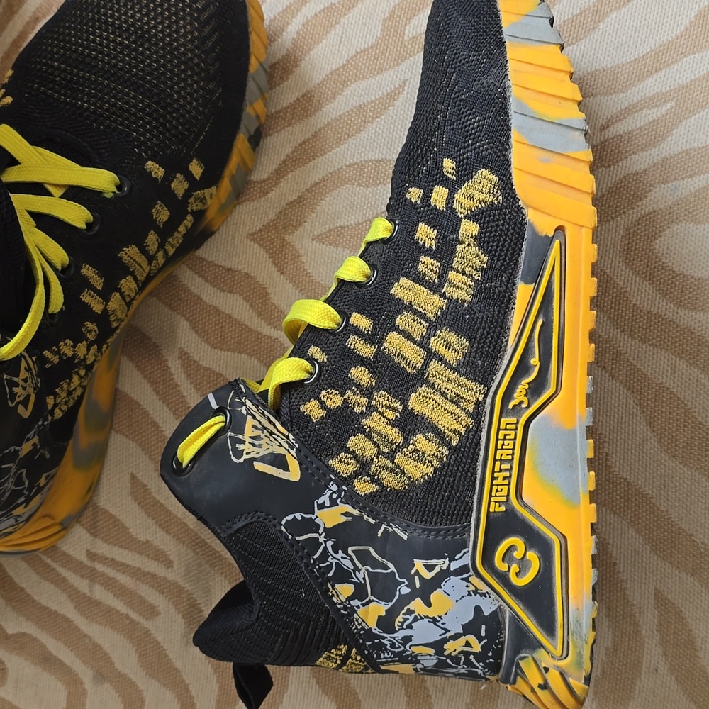 🔴 Unisex Black and Yellow Steel Toed Sneakers